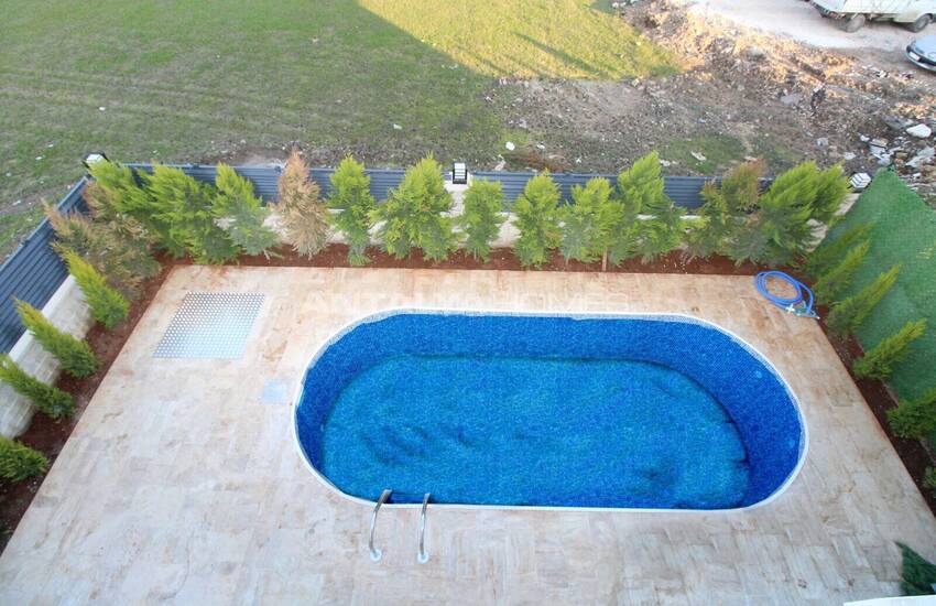 ویلاهایی با استخر و باغ نزدیک به زمین گلف در بلک 10