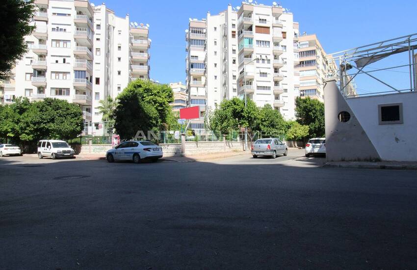 Wide and Spacious Apartment in Complex in Antalya Muratpasa 2