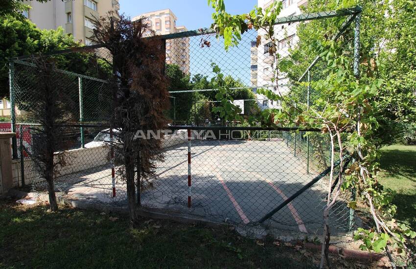 Wide and Spacious Apartment in Complex in Antalya Muratpasa 12