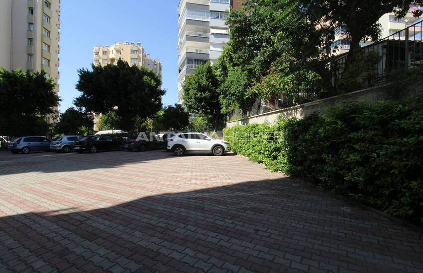 Wide and Spacious Apartment in Complex in Antalya Muratpasa 13
