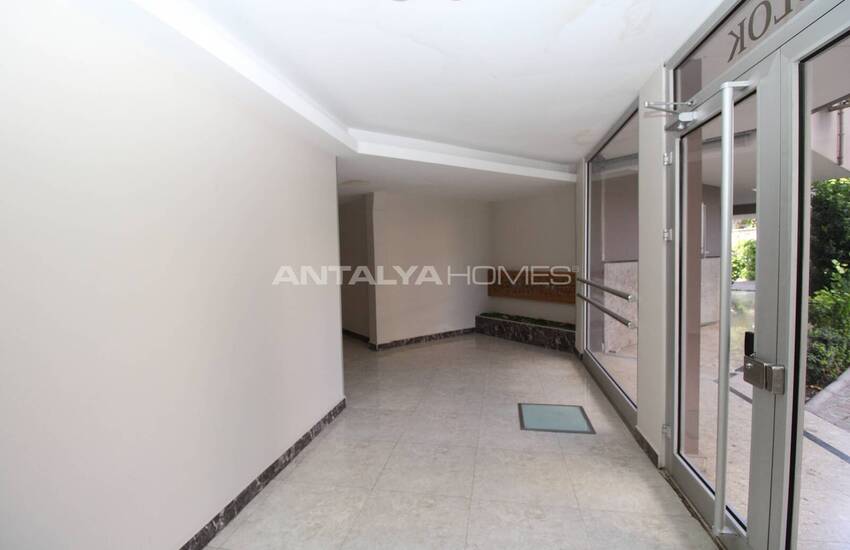 Wide and Spacious Apartment in Complex in Antalya Muratpasa 15