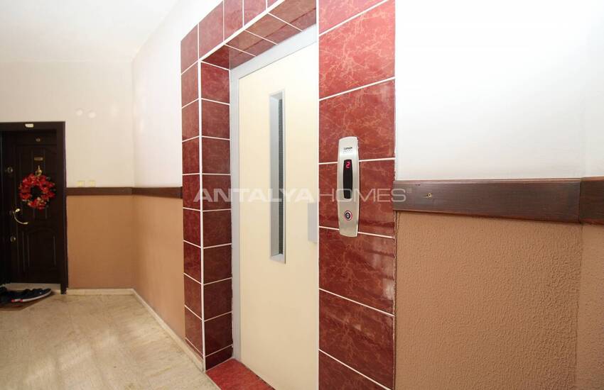 Wide and Spacious Apartment in Complex in Antalya Muratpasa 17