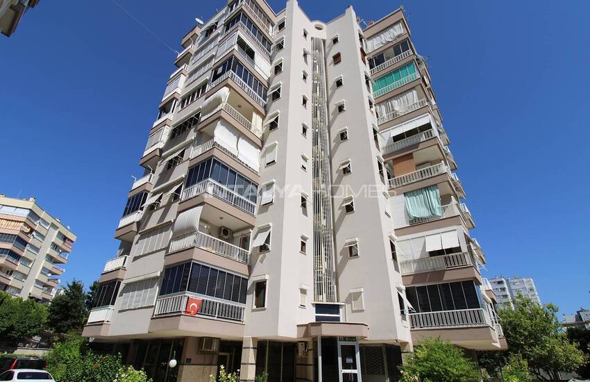 Wide and Spacious Apartment in Complex in Antalya Muratpasa 3