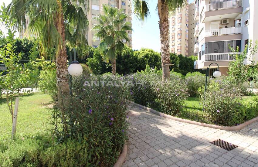 Wide and Spacious Apartment in Complex in Antalya Muratpasa 4