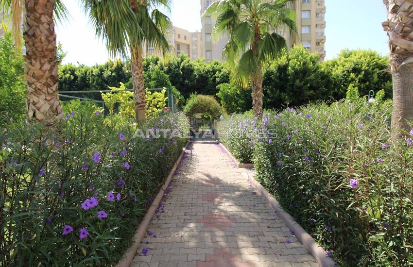 Wide and Spacious Apartment in Complex in Antalya Muratpasa 5