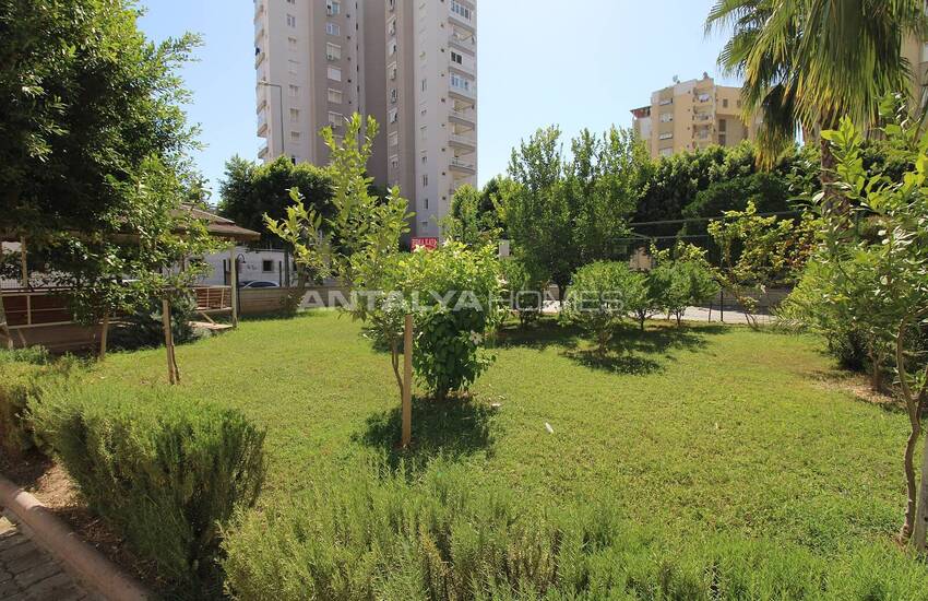 Wide and Spacious Apartment in Complex in Antalya Muratpasa 9