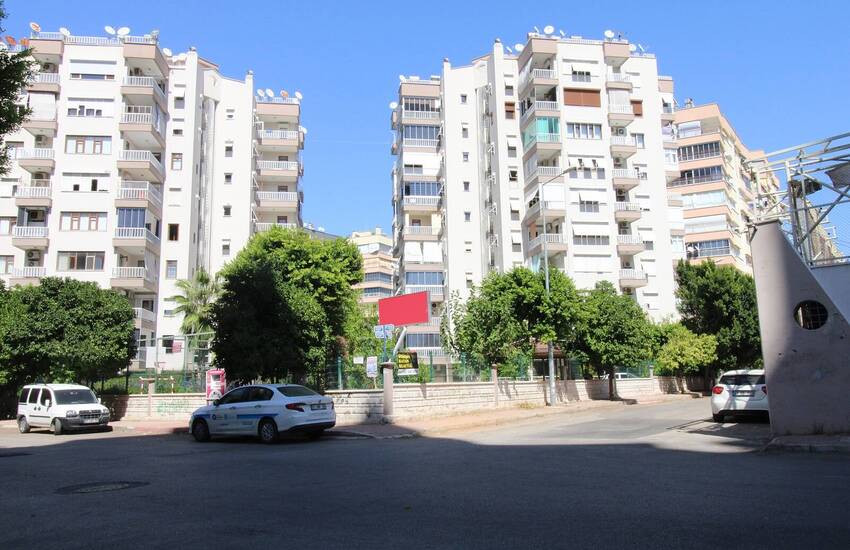 Wide and Spacious Apartment in Complex in Antalya Muratpasa 1