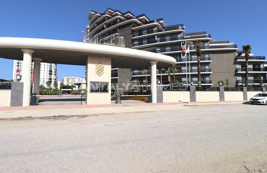 Apartments with Private Garden and Terrace in Antalya Altintas 1