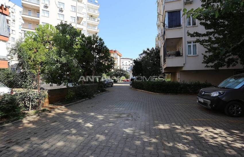 Spacious Renovated Flat in Complex in Antalya Muratpasa 5