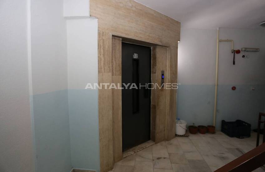 Spacious Renovated Flat in Complex in Antalya Muratpasa 9