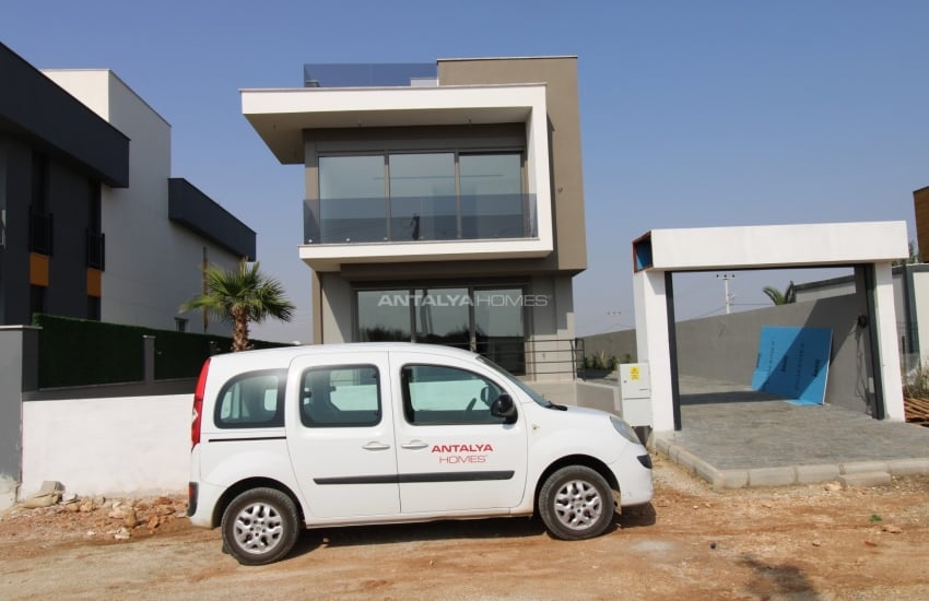 Antalya Kemerağzı'nda Deniz Manzaralı Müstakil Villa 2