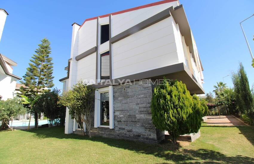Güzeloba'da Oturmaya Hazır Eşyalı Müstakil Villa 3