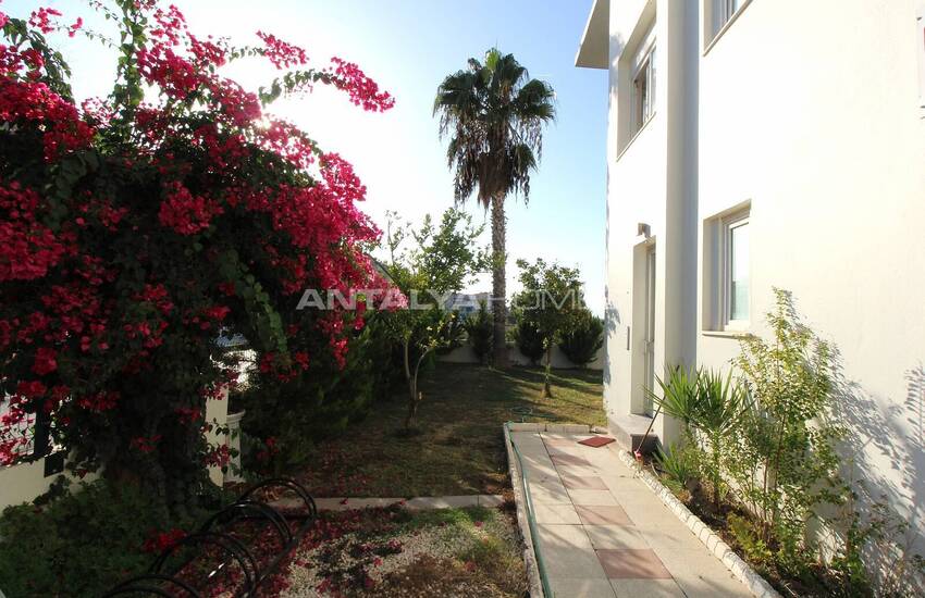 Key-ready Furnished Apartment in Complex with Pool in Belek 10