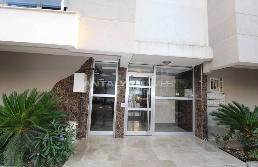 Spacious Apartment with Natural Gas System Near the Sea in Lara 12