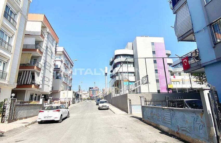 Spacious 3-bedroom Property Near the City Center in Muratpasa 6