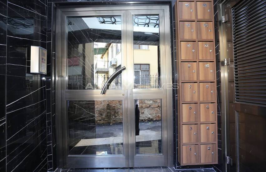 Fully Furnished 1+1 Flat in the Heart of the City in Antalya 5