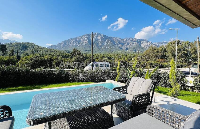 Kemer'de Muhteşem Dağ Manzaralı Satılık Lüks Villa 4