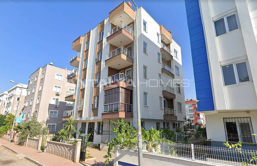 Cheap Well-kept Apartment Overlooking Park in Antalya 1