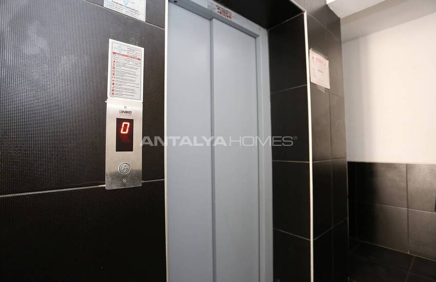 Antalya Konyaaltı'nda İki Bloklu Sitede Satılık Daire 1