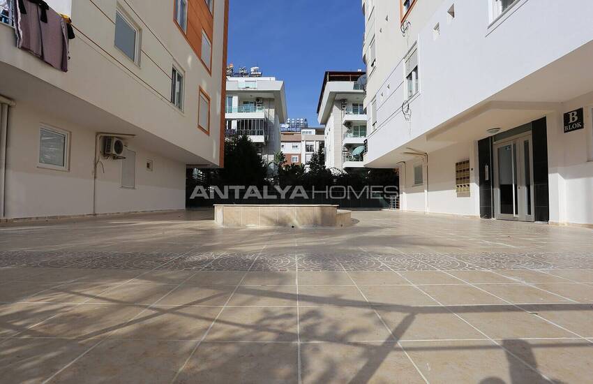 Antalya Konyaaltı'nda İki Bloklu Sitede Satılık Daire 2