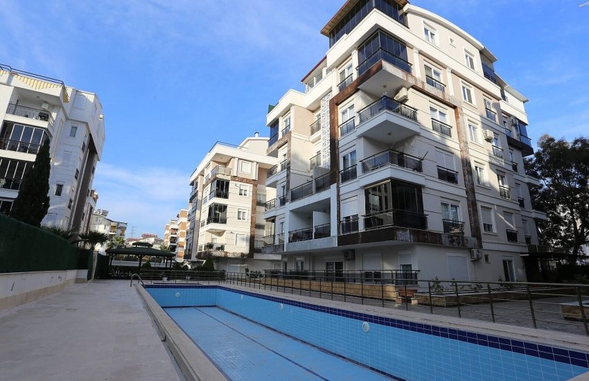 Duplex Apartment in Complex with Indoor Parking in Konyaalti