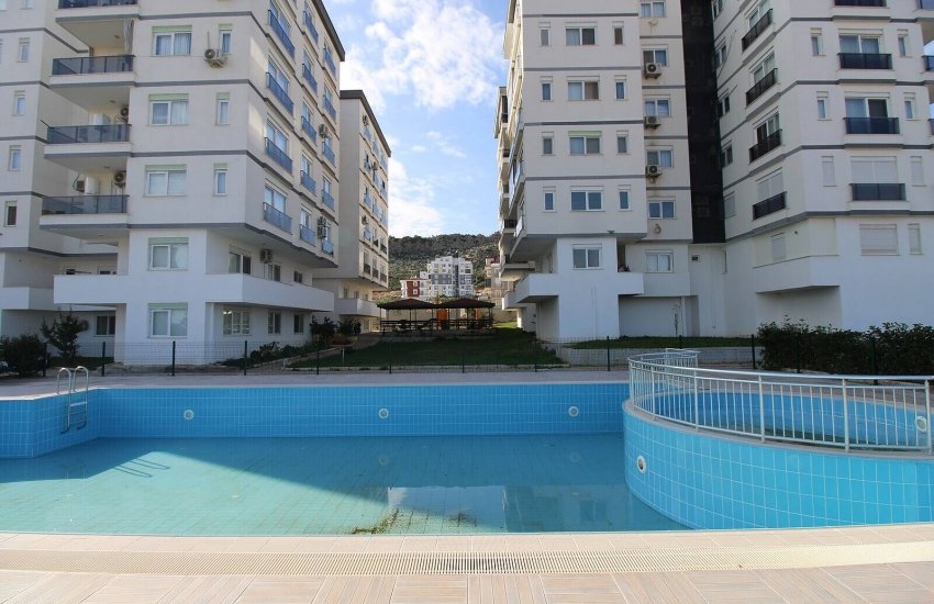 Flat with Separate Kitchen and Balcony in Complex in Antalya Kepez 1
