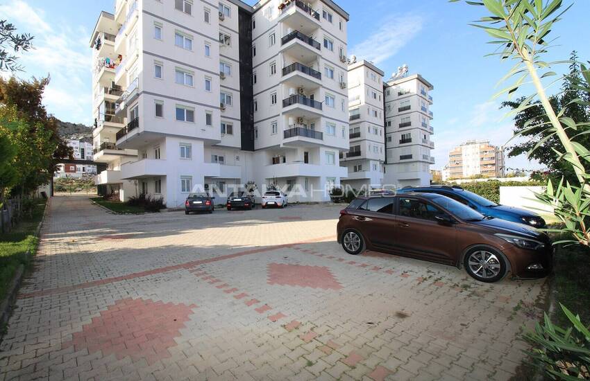 Flat with Separate Kitchen and Balcony in Complex in Antalya Kepez 4