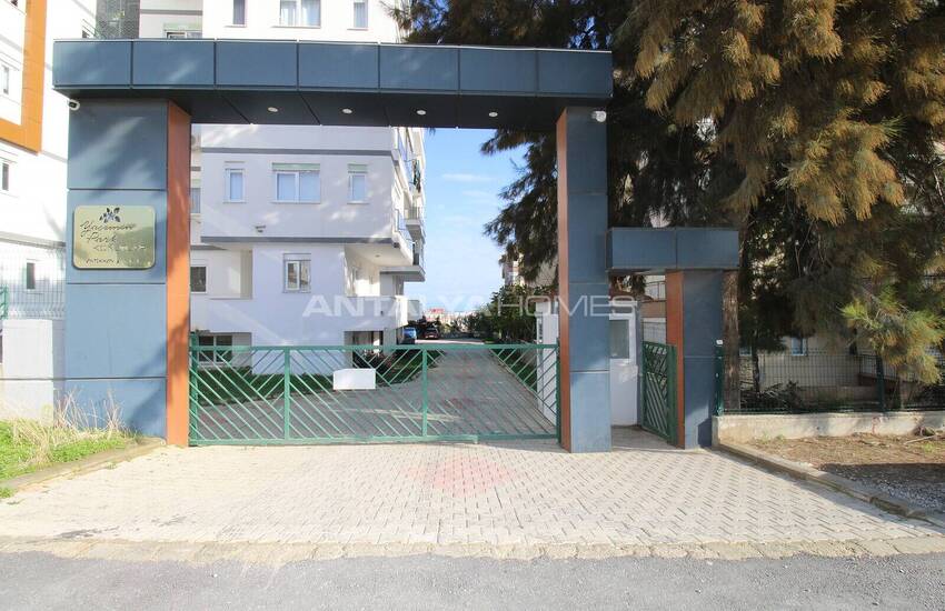Flat with Separate Kitchen and Balcony in Complex in Antalya Kepez 6