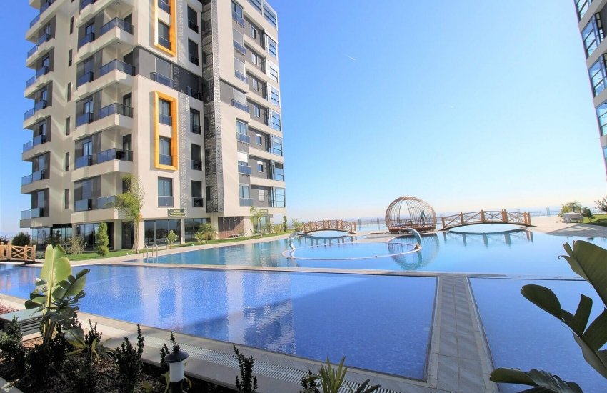 Flat with En-suite Bathroom in Complex with Pool in Antalya Kepez