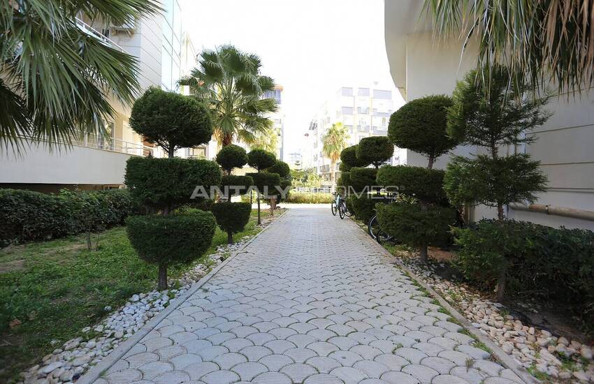 Ready-to-move Flat in a Complex with Pool in Konyaalti 2