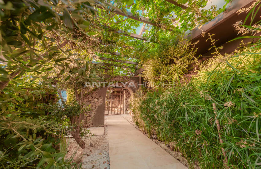 Seafront Properties with Unique Views in Alanya Carsi 11