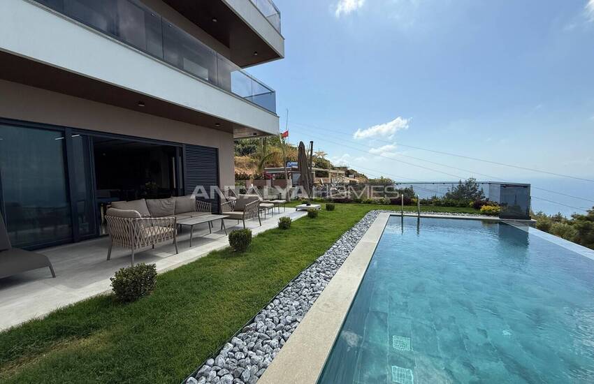 Alanya Bektaş'ta Akıllı Ev Sistemine Sahip Ultra Lüks Villa