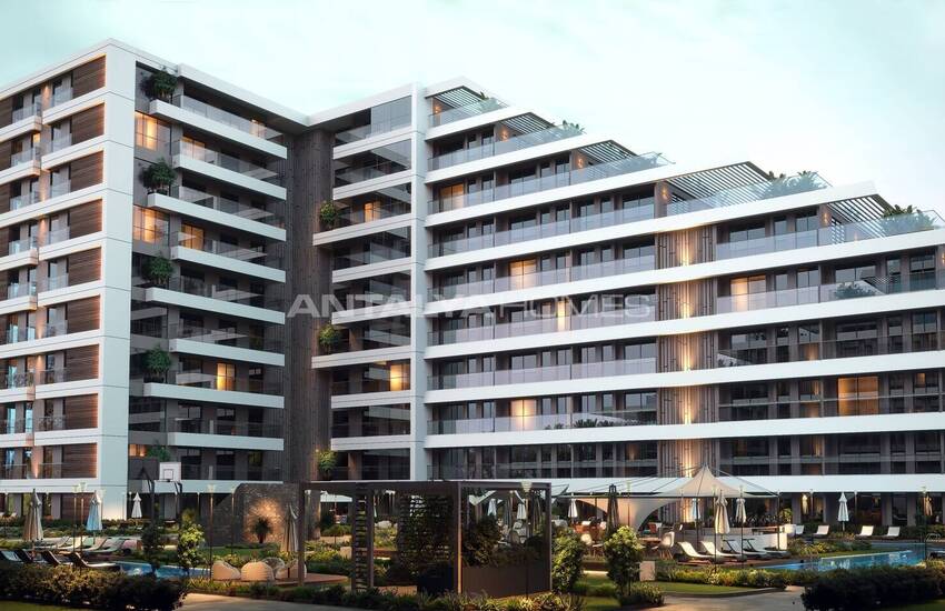 Antalya Altıntaş'ta Havuzlu Sitede Bahçe Kullanımlı Şık Daireler 1