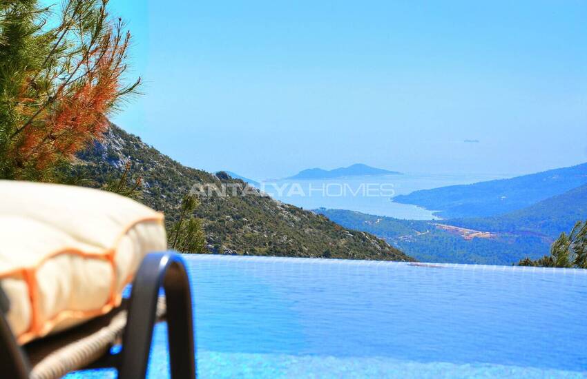 Antalya Kalkan'da 2485 M² Arsa İçerisinde Sosyal Donatılı Villa