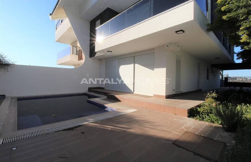 Lara'da Bahçeli ve Havuzlu Müstakil Yaşama Uygun Lüks Villa 7