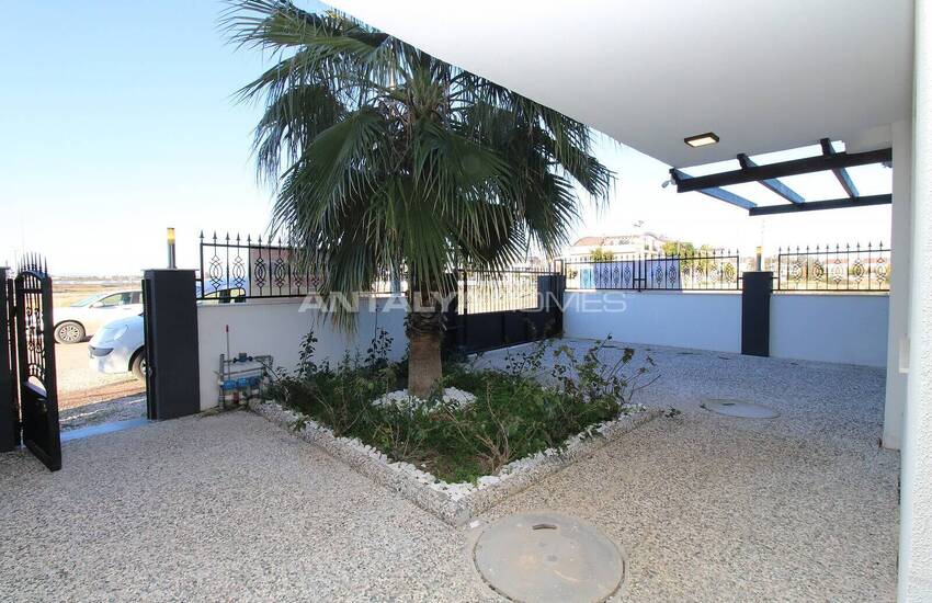 Lara'da Bahçeli ve Havuzlu Müstakil Yaşama Uygun Lüks Villa 10