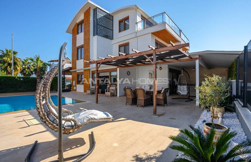 Antalya Kadriye'de Tamamen Eşyalı ve Özel Havuzlu İkiz Villa