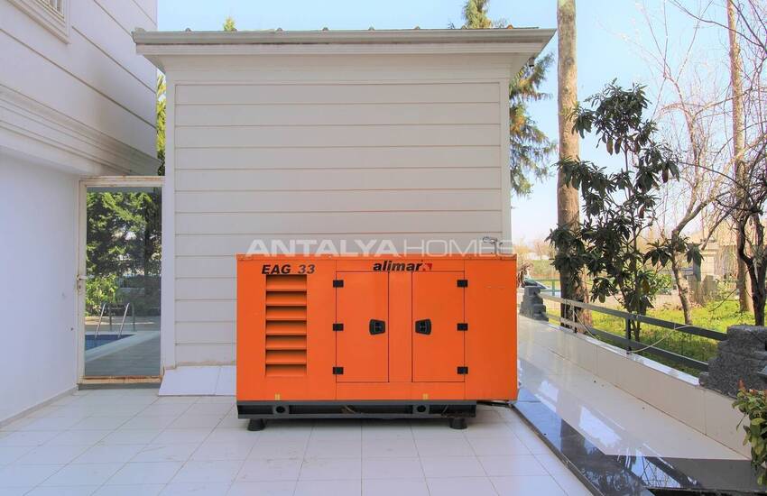 Antalya Lara'da Havuzlu Butik Sitede Plaja Yakın Daire 10