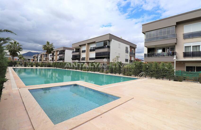 Flat in a Complex with a Pool and Security in Dosemealti Antalya