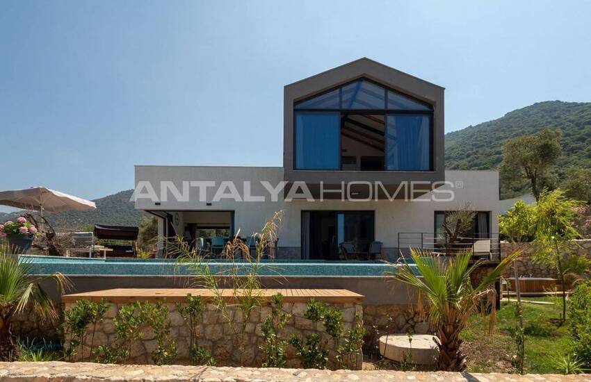 Antalya Kaş'ta Kesintisiz Doğa ve Deniz Manzaralı Villa