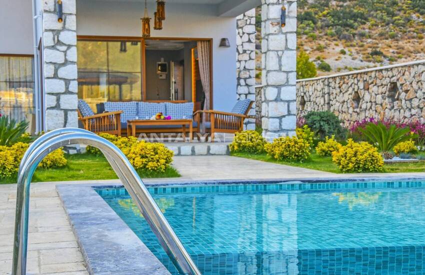 2+1 Isolerad Villa Med Utrustad Inredning På 1876 M² Mark I Kas Kalkan 2