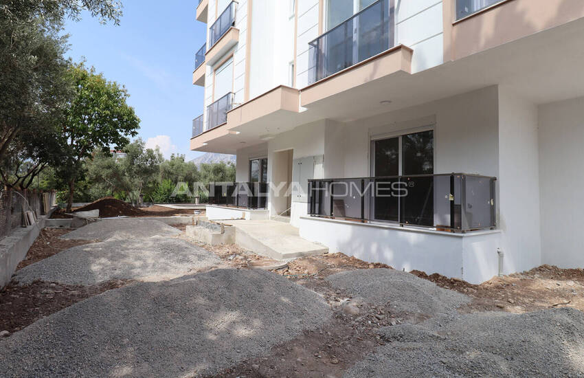 Döşemealtı'da Sosyal Olanaklara Yakın Şık Tasarımlı Daireler 1