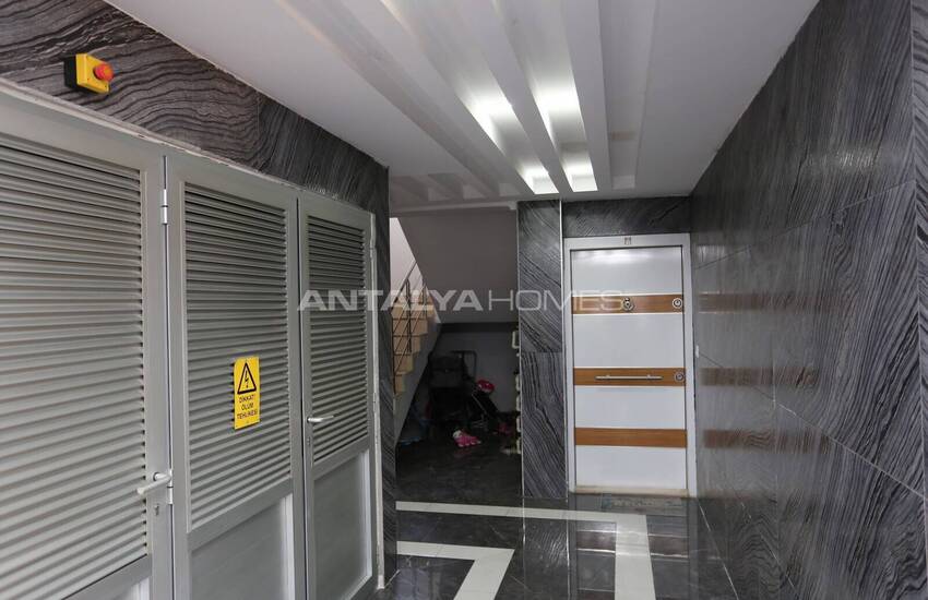 Antalya Kepez'de Havuzlu Sitede Satılık Arakat Daire 4