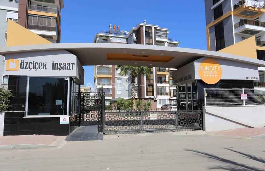 Antalya Kepez'de Havuzlu Sitede Satılık Arakat Daire 1