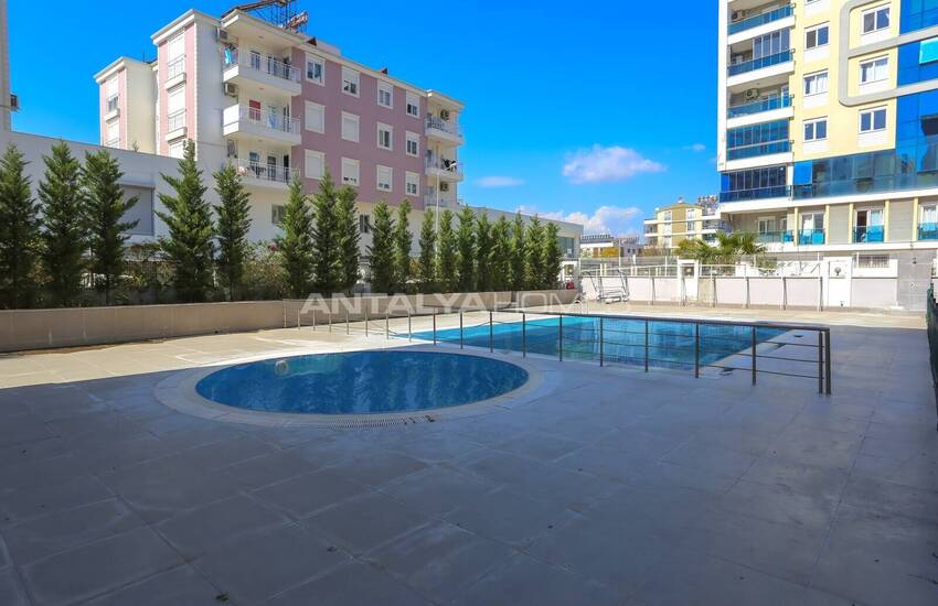 Antalya Kepez'de Havuzlu Sitede Satılık Arakat Daire 7