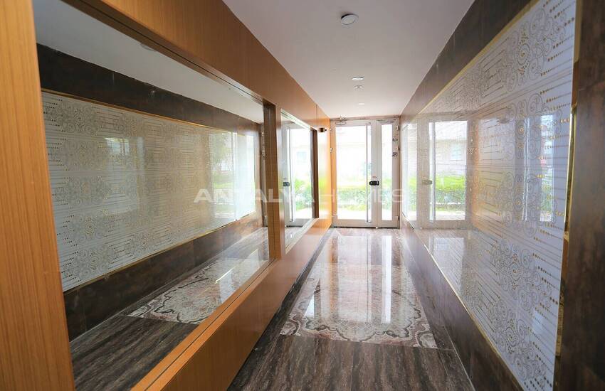Antalya Kepez'de Havuzlu ve Ara Katta Satılık 3+1 Daire 3