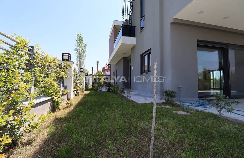 Döşemealtı'nda Özel Havuzlu ve Bahçeli Taşınmaya Hazır Villa 6