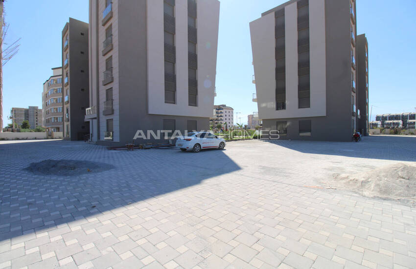 Antalya Aksu'da Site İçerisinde Havuz Manzaralı Daireler 6