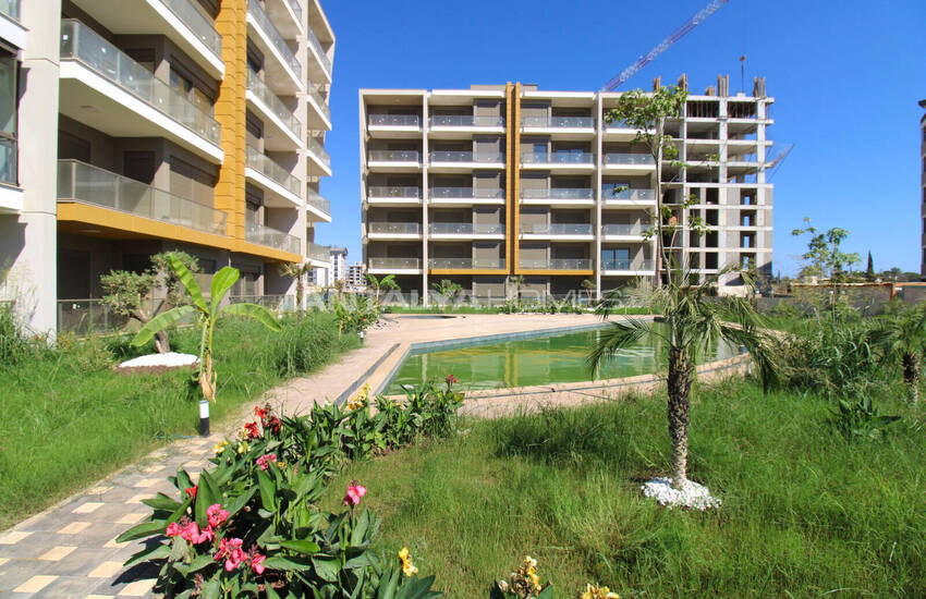 Antalya Aksu'da Site İçerisinde Havuz Manzaralı Daireler 1