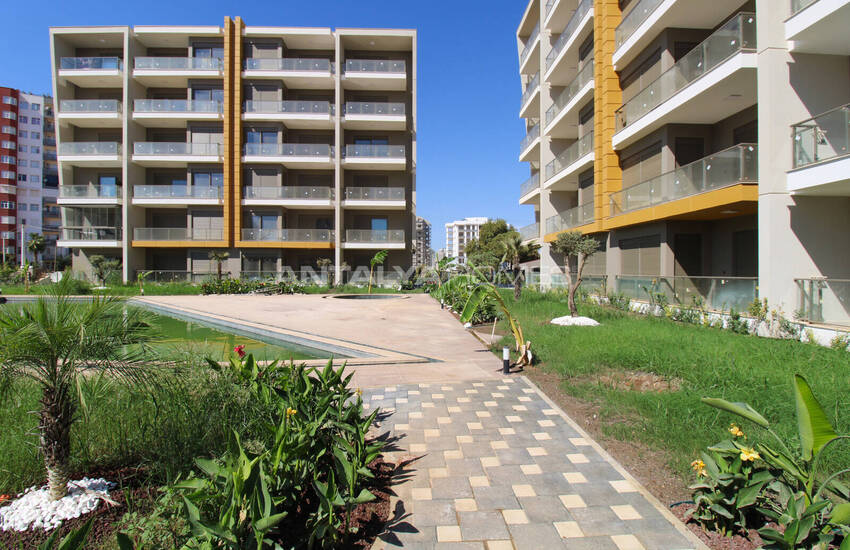 Antalya Aksu'da Site İçerisinde Havuz Manzaralı Daireler 2